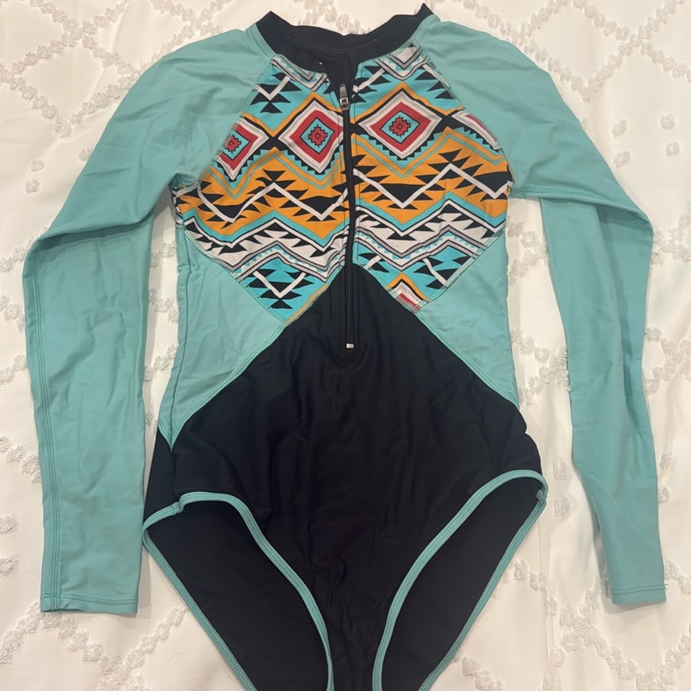 Long sleeve swim suit